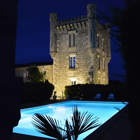 Aux 4 Cornes - D'hotes Et 3* Longeves (Vendee)
