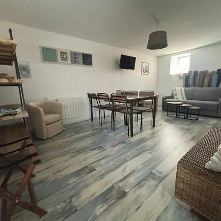 Aux 4 Cornes - D'hotes Et Bed and breakfast 3*