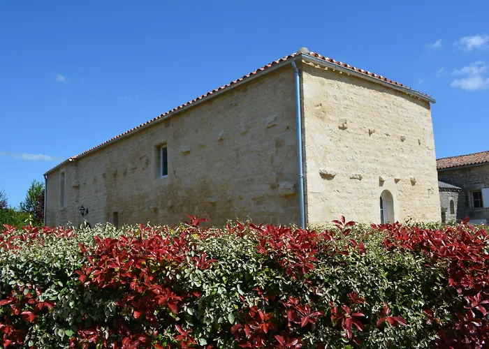 Aux 4 Cornes - D'hotes Bed & Breakfast 3*