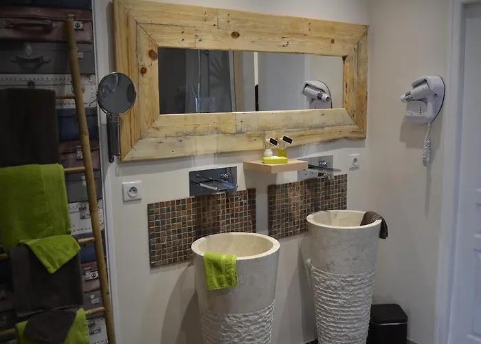 Aux 4 Cornes - D'hotes Bed & Breakfast 3*