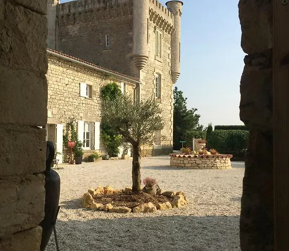 Aux 4 Cornes - D'hotes Bed & Breakfast 3*